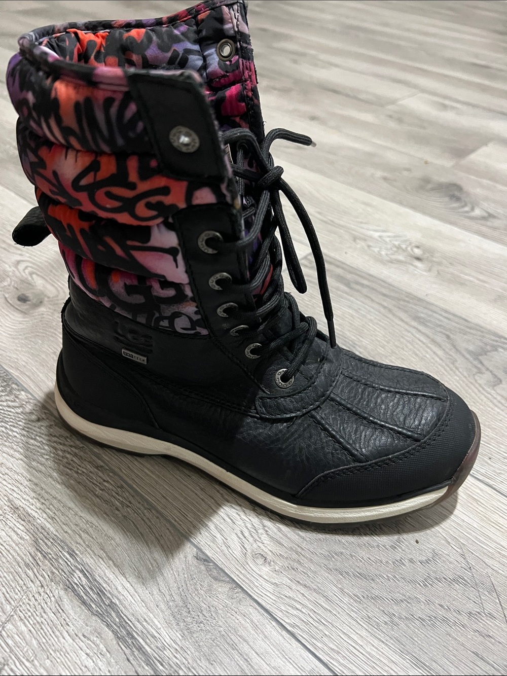 UGG ADIRONDACK III GRAFFITI BLACK BOOTS - WOMEN'S SIZE 7.5. WOMENS